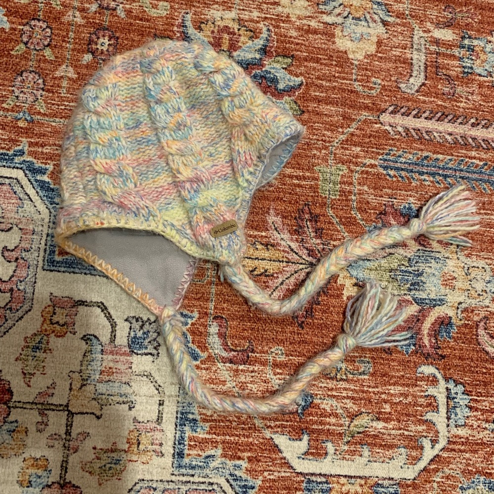 Columbia winter hat with flaps on sides